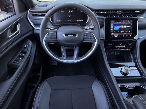 New 2025 Jeep Grand Cherokee L Altitude image 11