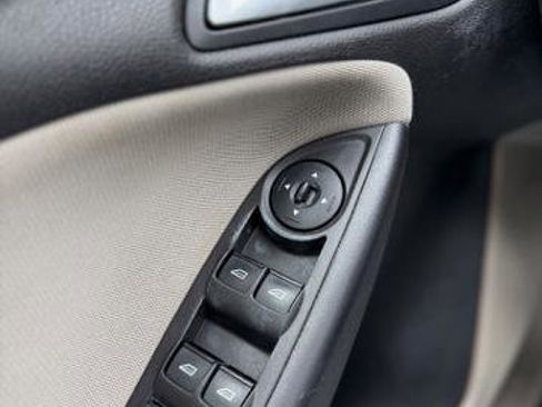 Used 2015 Ford Focus SE FWD image 18