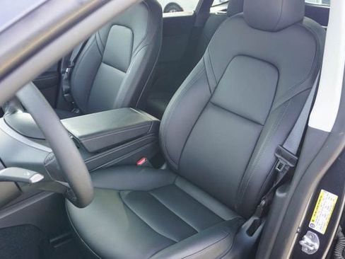 Used 2025 Tesla Model Y Long Range image 14