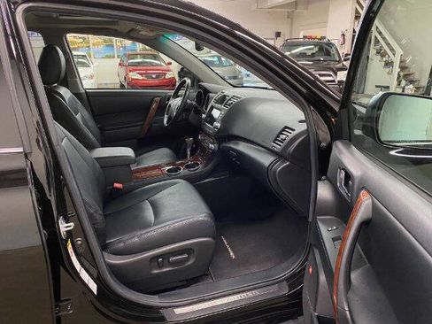 Used 2011 Toyota Highlander Limited AWD/4WD image 19