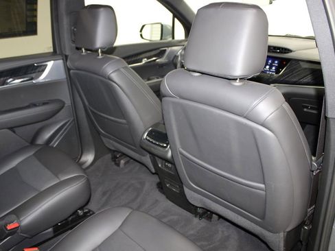 Used 2025 Cadillac XT6 Premium Luxury image 36