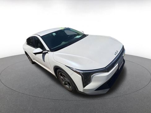 Used 2025 Kia K4 LXS image 2