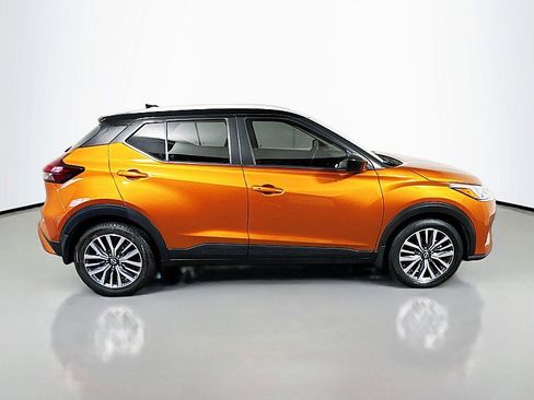 Used 2024 Nissan Kicks SV image 8