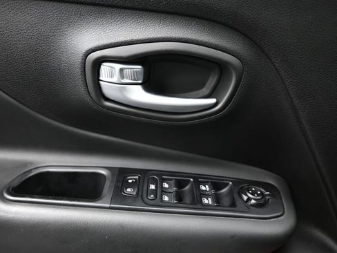 Used 2022 Jeep Renegade Trailhawk w/ Sun/Sound Group AWD/4WD image 21