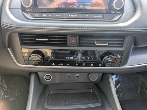 Used 2023 Nissan Rogue SV w/ SV Premium B Package image 27