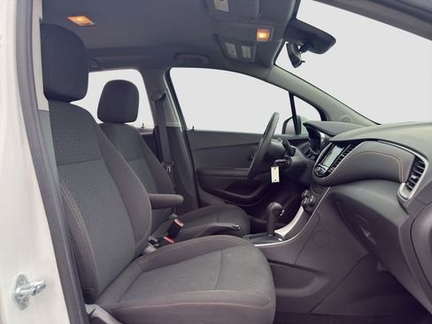 Used 2022 Chevrolet Trax LS w/ Tint and Cruise Package AWD/4WD image 27