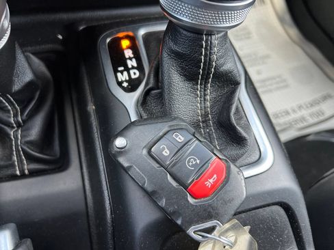 Used 2018 Jeep Wrangler Unlimited Sahara w/ Dual Top Group AWD/4WD image 28