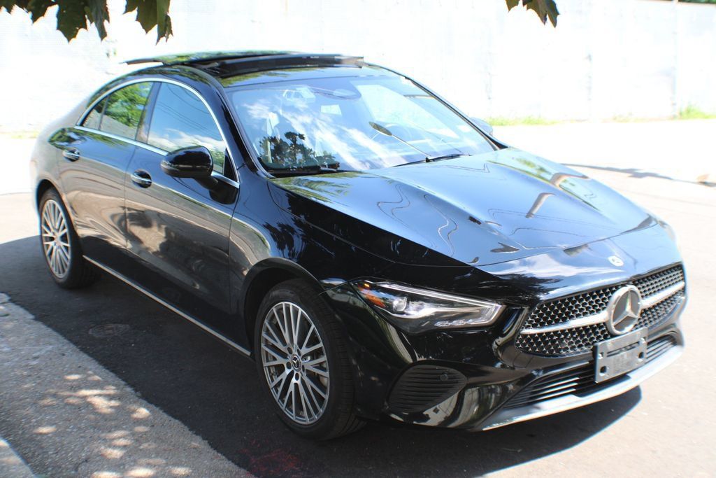 Used 2025 Mercedes-Benz CLA 250 image 4