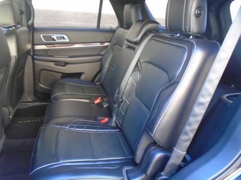 Used 2017 Ford Explorer Platinum image 37