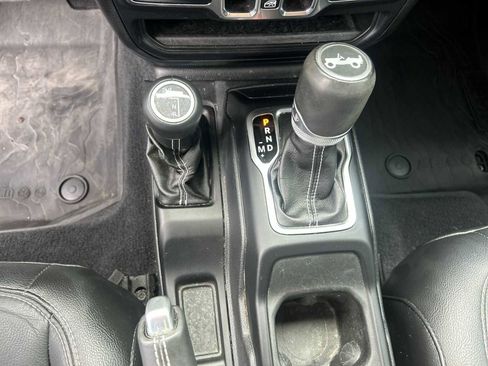 Used 2019 Jeep Wrangler Unlimited Sahara AWD/4WD image 22