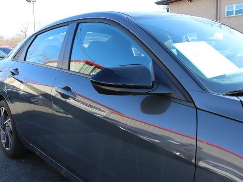 Used 2025 Hyundai Elantra Sport image 8