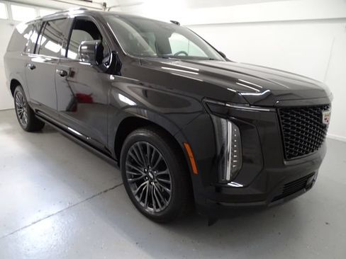 Used 2025 Cadillac Escalade ESV Sport Platinum AWD/4WD image 1