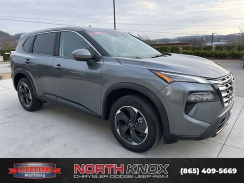 Used 2025 Nissan Rogue SV image 28