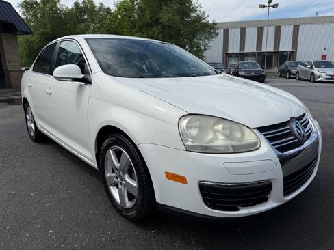 Used 2009 Volkswagen Jetta SE FWD image 3