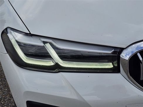 Used 2021 BMW 530i xDrive AWD/4WD image 8