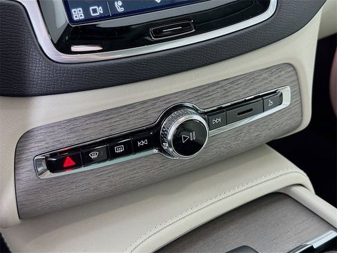 Used 2025 Volvo XC90 T8 Plus w/ Protection Package Premier image 13