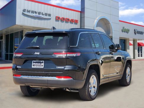 Used 2025 Jeep Grand Cherokee Laredo X RWD image 5