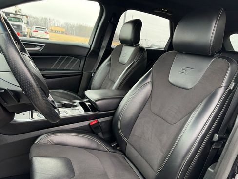 Used 2019 Ford Edge ST w/ Convenience Package image 18