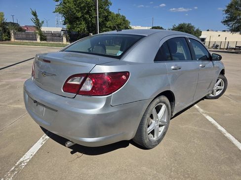 Used 2010 Chrysler Sebring Touring FWD image 2