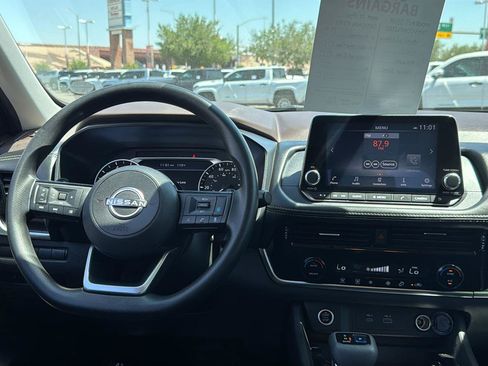 Used 2022 Nissan Rogue SV FWD image 12