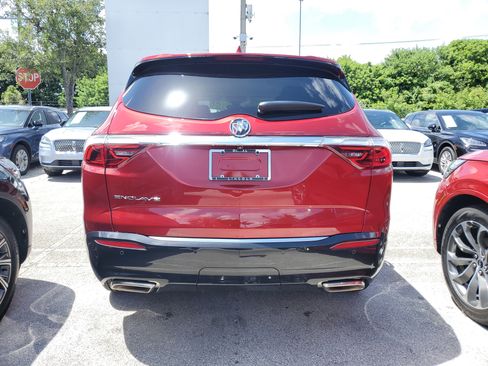 Used 2023 Buick Enclave Essence image 4