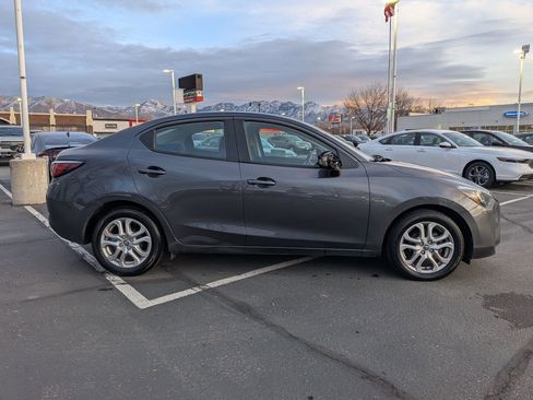 Used 2018 Toyota Yaris iA image 2