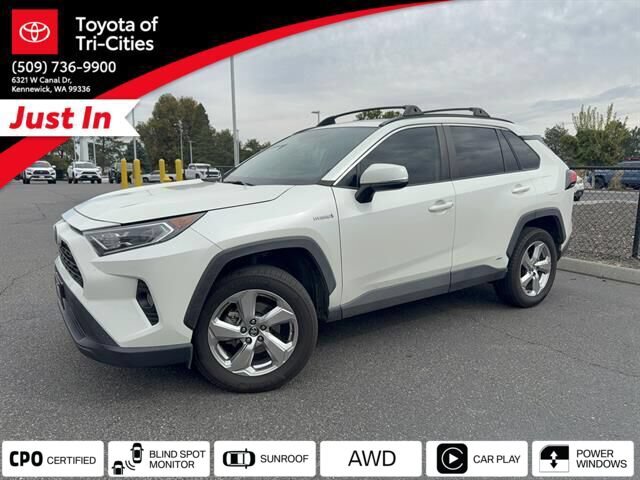 Certified 2021 Toyota RAV4 XLE Premium AWD/4WD image 32