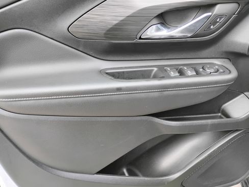 Used 2023 GMC Terrain SLE image 15