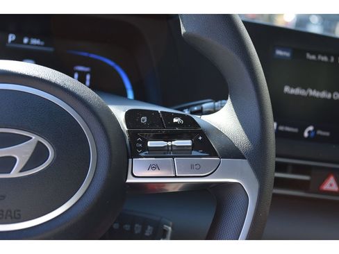 Used 2025 Hyundai Elantra SE image 20