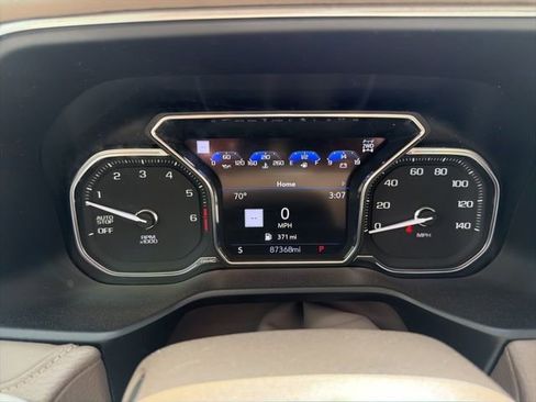 Used 2021 GMC Yukon Denali w/ Denali Premium Package image 12