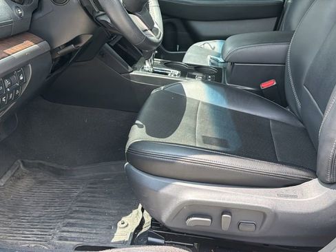 Used 2018 Subaru Outback 3.6R Limited AWD/4WD image 12