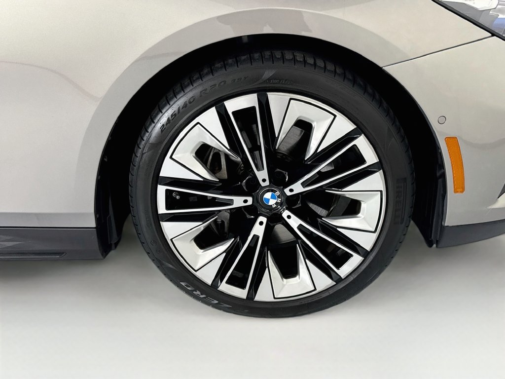 Used 2024 BMW 540i xDrive w/ Executive Package AWD/4WD image 32