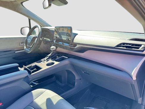Used 2023 Toyota Sienna XLE w/ XLE Plus Package image 30