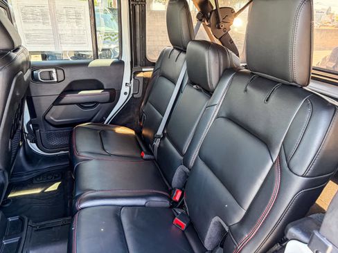 Used 2021 Jeep Wrangler Unlimited Rubicon AWD/4WD image 17