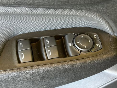 Used 2023 Chevrolet Equinox RS FWD image 13