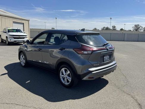 Used 2021 Nissan Kicks S image 7