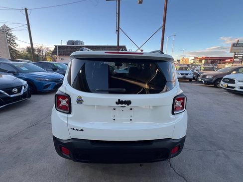 Used 2017 Jeep Renegade Altitude AWD/4WD image 5
