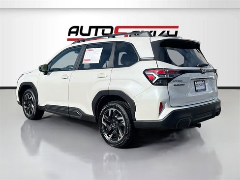 Used 2025 Subaru Forester Limited image 5