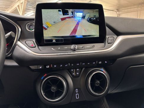 Used 2025 Chevrolet Blazer LT FWD image 17