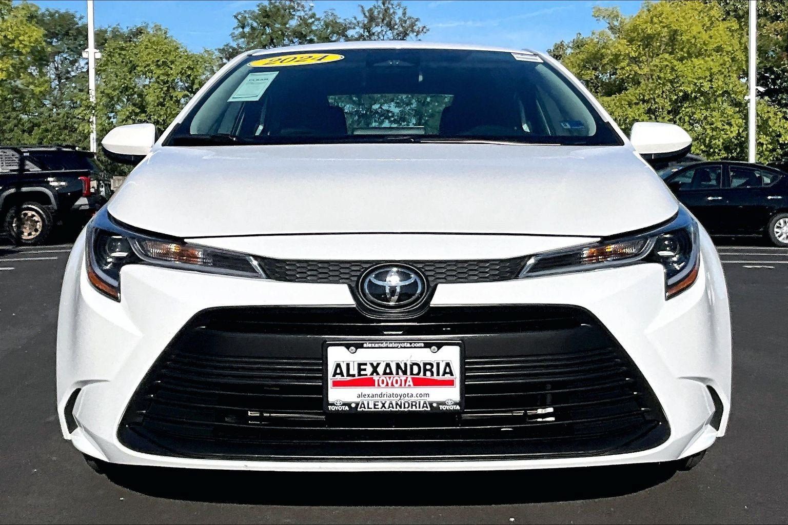 Used 2024 Toyota Corolla LE FWD image 3