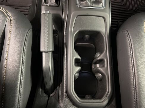 Used 2025 Jeep Wrangler Sahara image 17