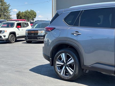 Used 2024 Nissan Rogue SL w/ SL Premium Package AWD/4WD image 3