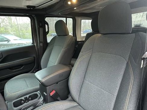 Used 2025 Jeep Wrangler Unlimited Sahara image 28