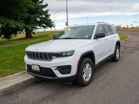 Used 2023 Jeep Grand Cherokee Laredo image 1