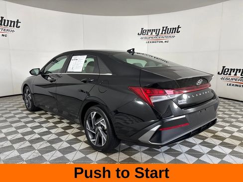 Used 2025 Hyundai Elantra SEL FWD image 9