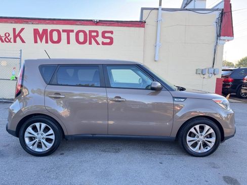 Used 2015 Kia Soul + FWD image 9