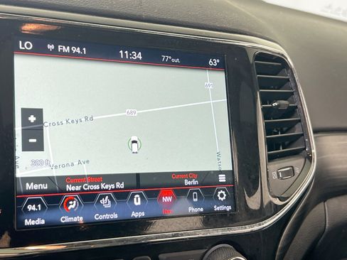 Used 2022 Jeep Grand Cherokee Laredo X image 12