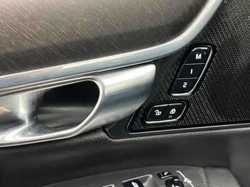 Used 2020 Volvo V90 T6 Cross Country image 21