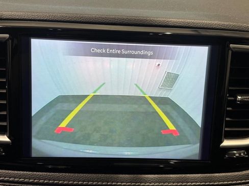 Used 2023 Chrysler Pacifica Limited FWD image 37