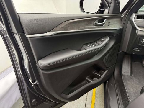 New 2025 Jeep Grand Cherokee L Limited image 19